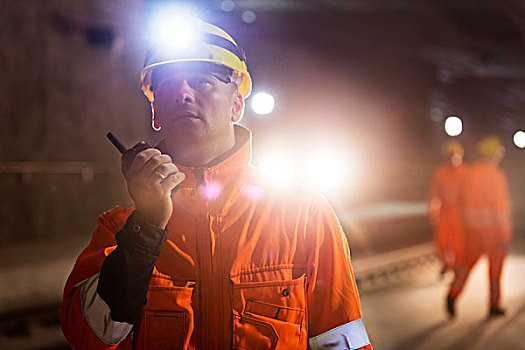 4G wifi GPS ถ่ายทอดสด Hardhat AI กล้องหมวกกันภัยด้วยการสนับสนุนฟังก์ชัน GPS และระยะส่อง 0.5 เมตร อินฟินิตี้