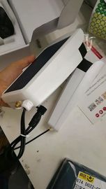 กล้องพลังงานแสงอาทิตย์ 1080P 2 เมกะพิกเซลในตัวแบตเตอรี่ลิเธียมโพลิเมอร์ 7650 Mah ในตัวกล้องไร้สาย