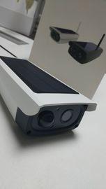 กล้องพลังงานแสงอาทิตย์ 1080P 2 เมกะพิกเซลในตัวแบตเตอรี่ลิเธียมโพลิเมอร์ 7650 Mah ในตัวกล้องไร้สาย