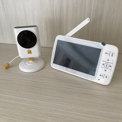 จอแสดงผล HD 5 นิ้วไร้สาย Digital Baby Monitor การควบคุมด้วยเสียงจอภาพวิดีโอสองทาง