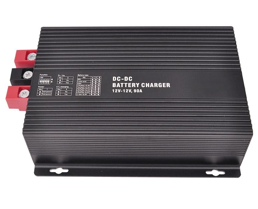 เครื่องชาร์จแบตเตอรี่ DC กันน้ํา โบลูทูธ รองรับพลังงานแสงอาทิตย์ 12V เทคโนโลยี MPPT CE ROHS FCC รับรอง